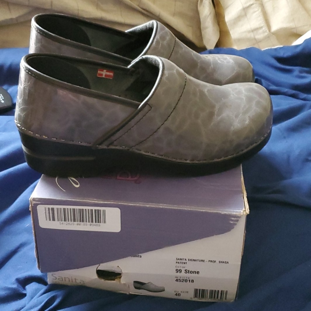 Shoes - Picture 2 of 4